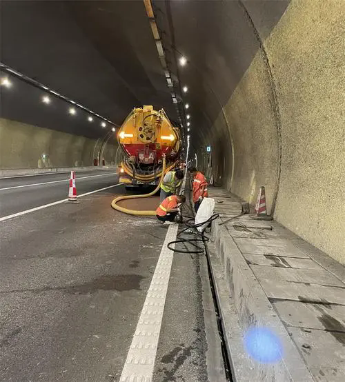 南票隧道排水渠清淤